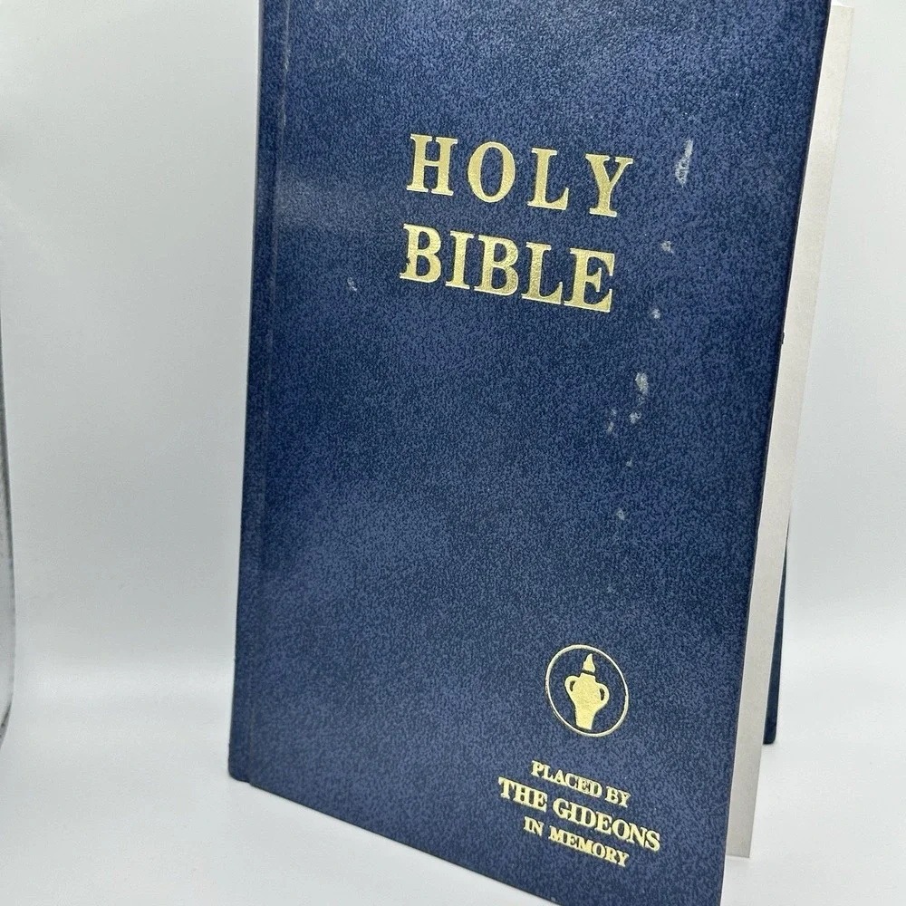 Gideons The Holy Bible Old & New Testaments Blue Hardcover English